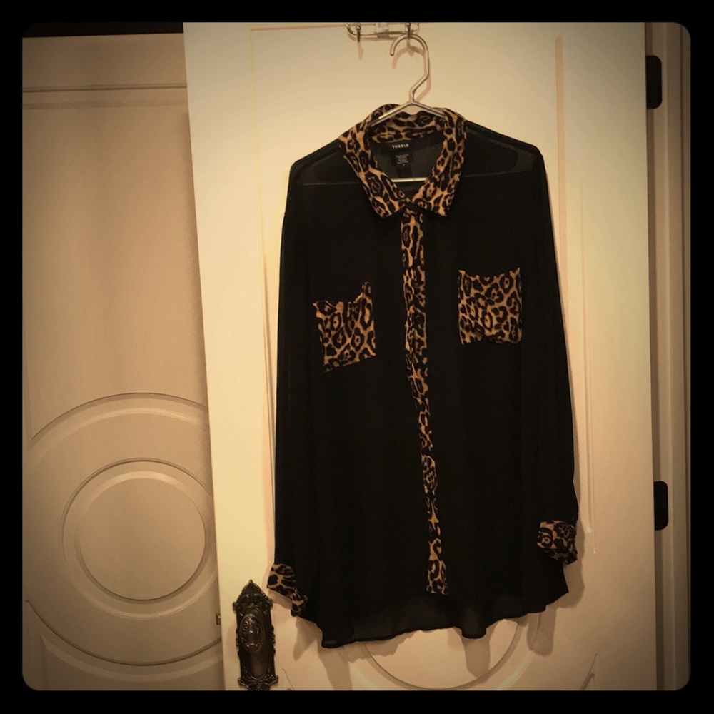 Torrid size 3 black & cheetah chiffon button down